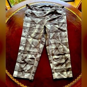 Athleta Geometric Yoga Capris